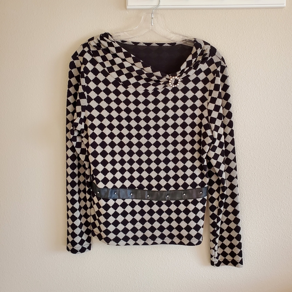 Long sleeve shirt embellished